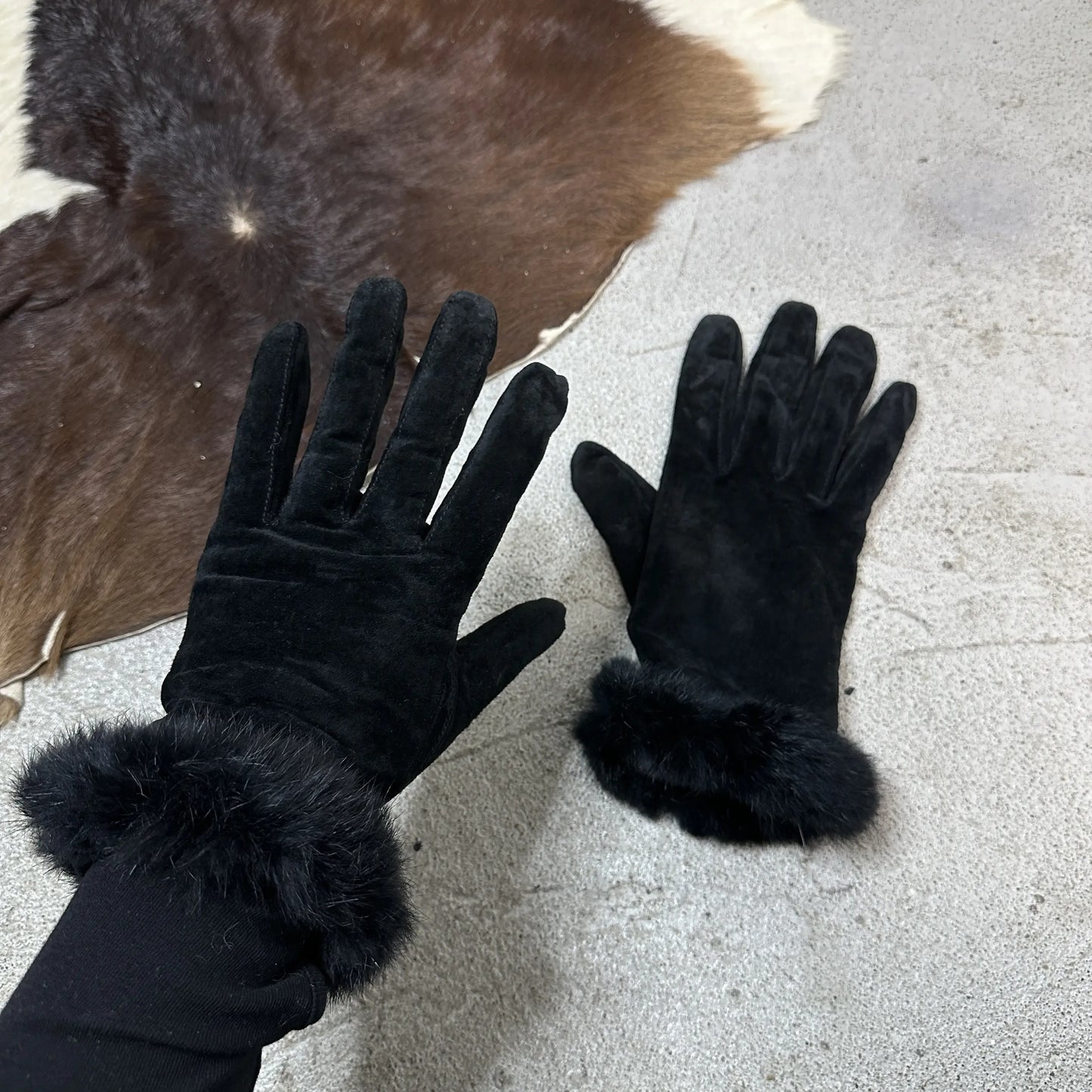 Women’s Winter Velvet Gloves with Fur Cuff
